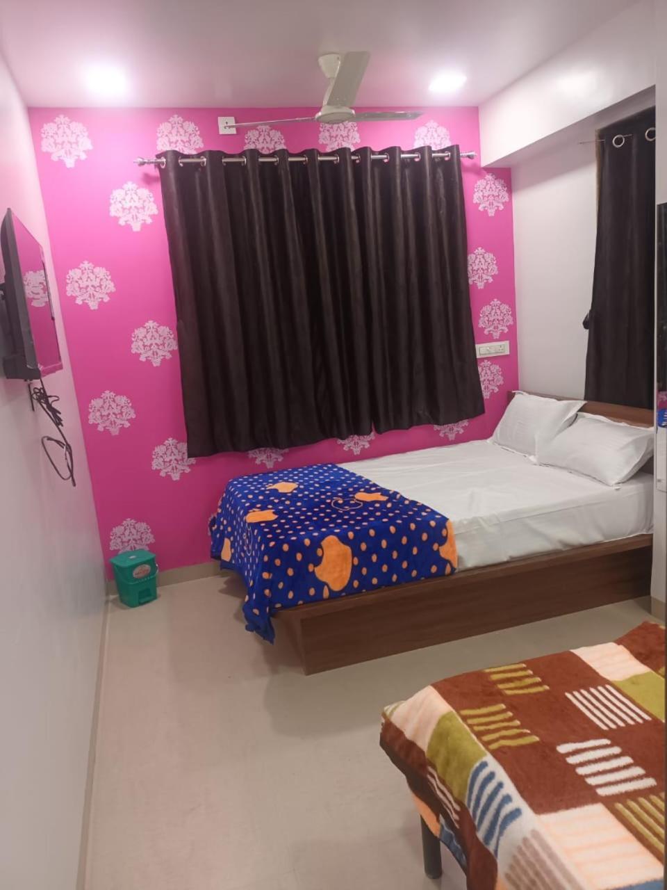 Amrit Guest House Пуна Экстерьер фото