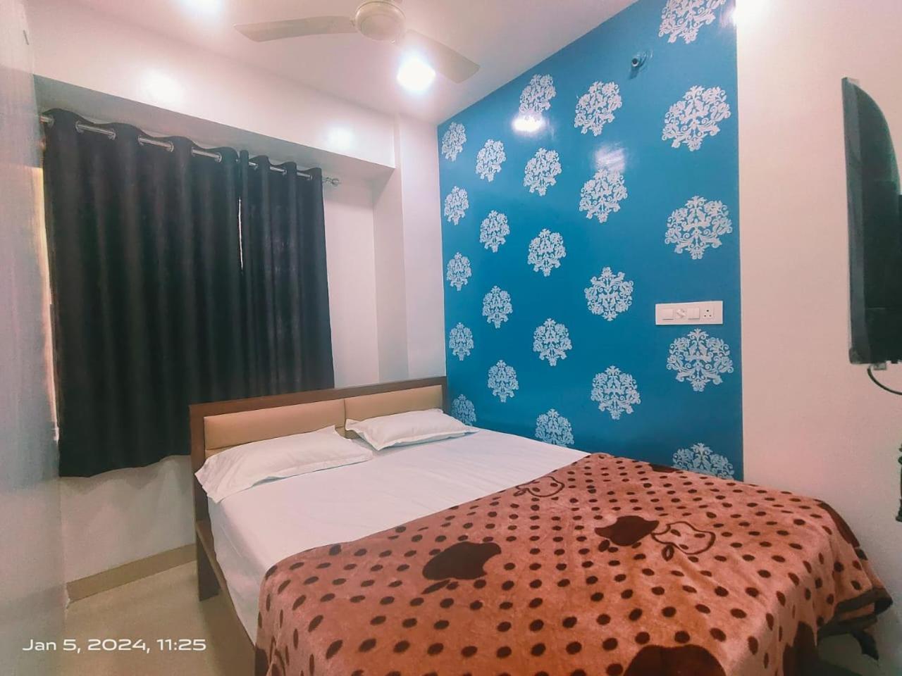 Amrit Guest House Пуна Экстерьер фото